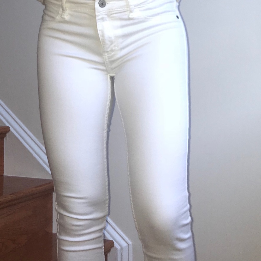 White cropped jeans